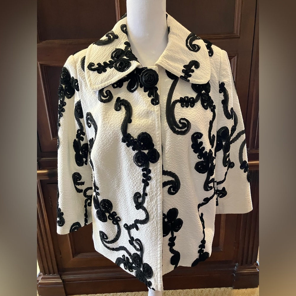 Lena Gabrielle of NY jacket size 10 white crepe fabric w/black ribbon detailing.